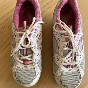 Sketchers Shape-Ups Leather Breast Cancer Awareness Sneakers/Size 9